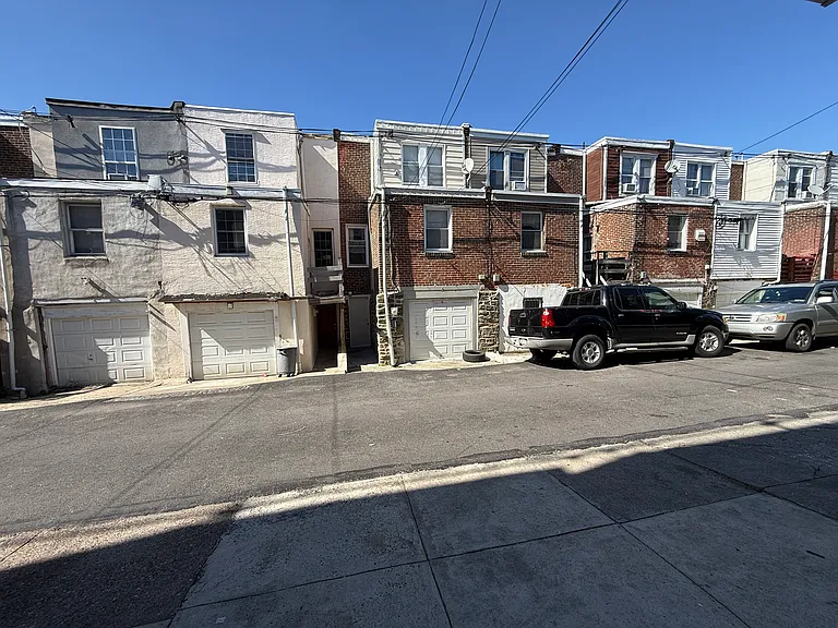 212 E Sheldon St — Photo 40