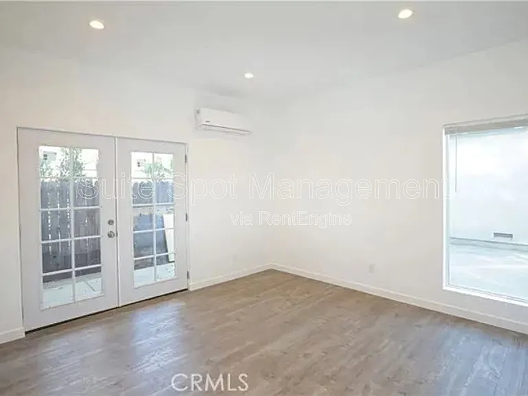456 N Batavia St #458 — Photo 4