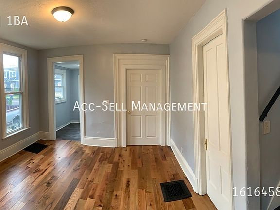 4th image of 740 Bates St SE