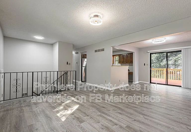 1201 NE 9th St — Photo 4