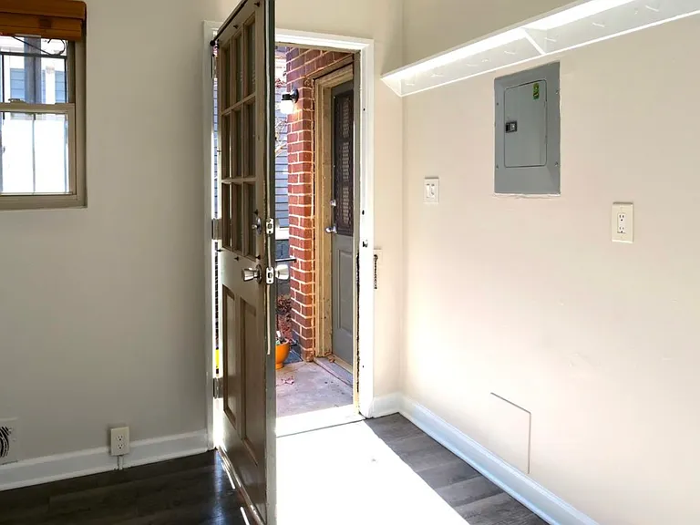 145 Hale St NE #1 — Photo 10