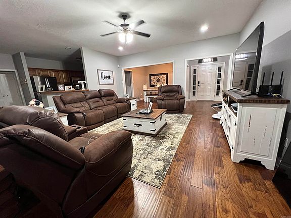3rd image of 7 Weatherton Dr
