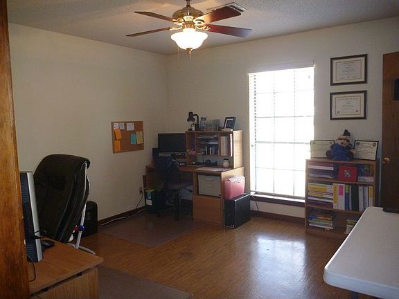 Office/Bedroom (recently painted)
