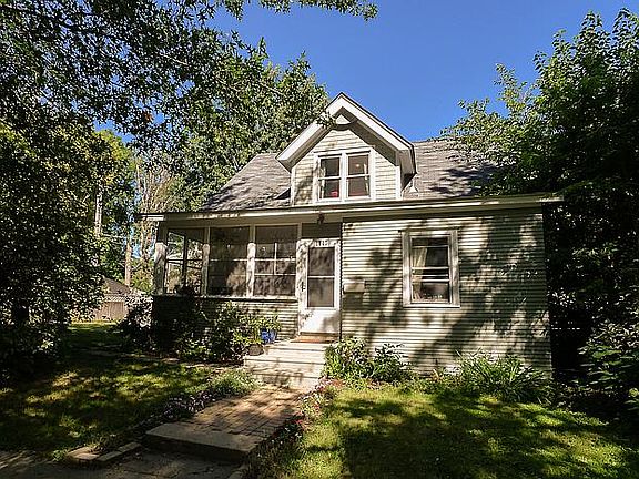 2nd image of 2307 Brewster St
