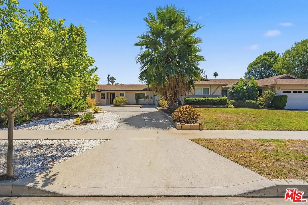 3 bed, 2.0 bath, 1718 sqft, $4,200 — Photo 4