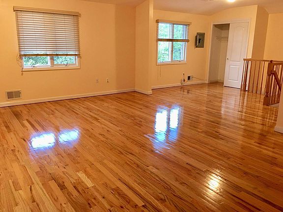 2nd image of 956 Huguenot Ave #2