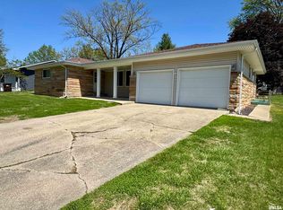 1114 Ruth Pl, Pawnee, IL 62558