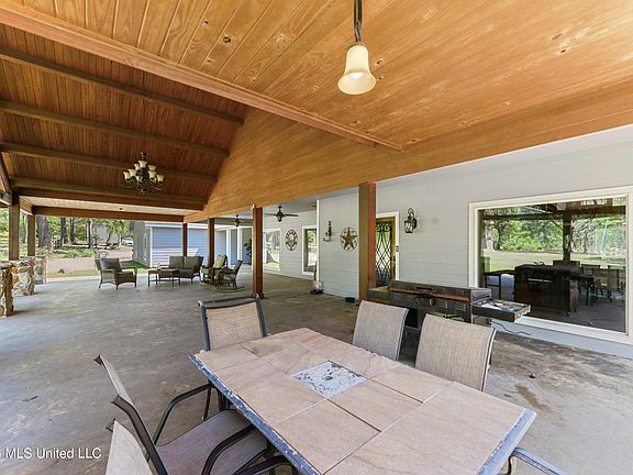 5th image of 19649 Busby Rd