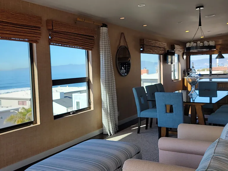Comfy sitting area overlooking the Ocean