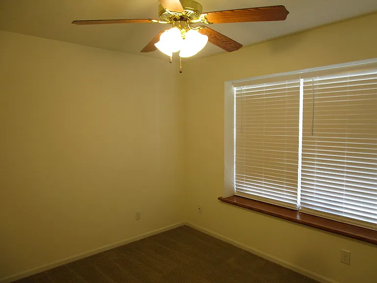 1725-1727 Louise Cir — Photo 10