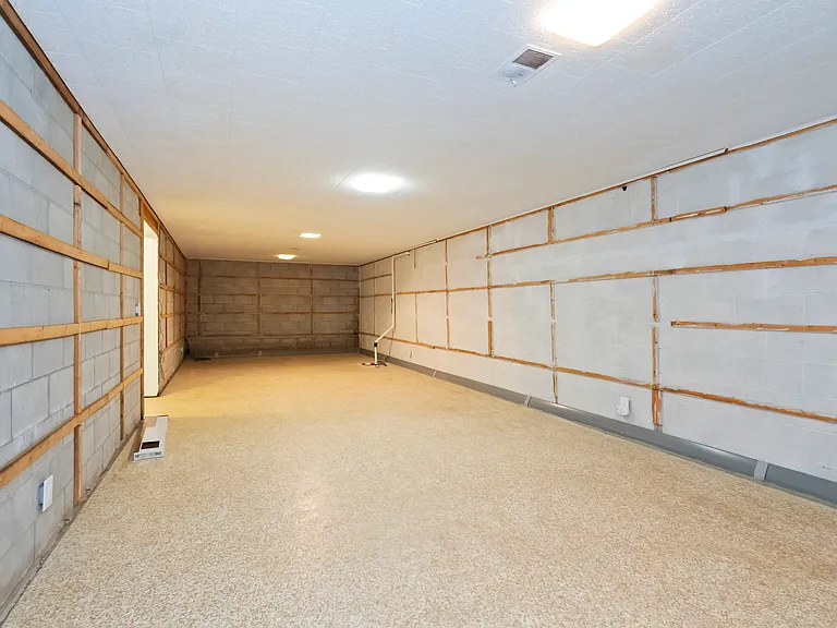 306 E Michigan Ave — Photo 24