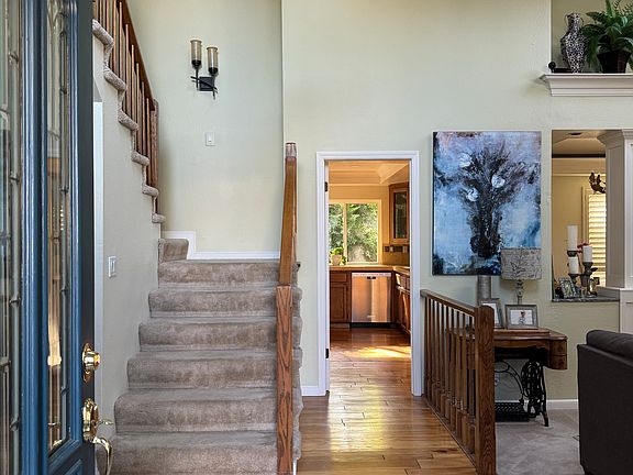 3rd image of 403 Jensen Ct