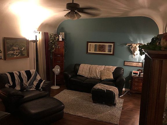 4th image of 602 East Ln