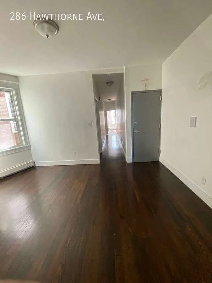286 Hawthorne Ave — Photo 2