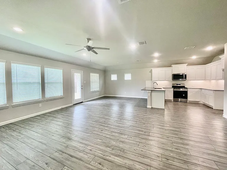 525 Ardsley Ln — Photo 12
