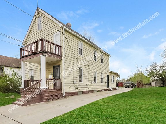 4th image of 3862 E 57th St Unit 2