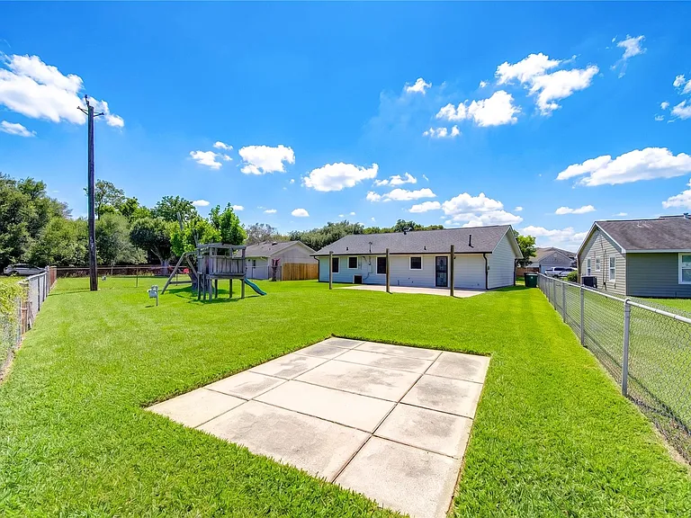 9922 Carmalee St — Photo 42