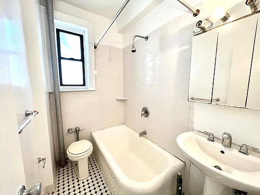 Rented by A&E Real Estate Management | media 15