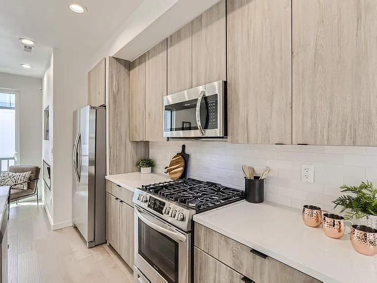 1934 N Hooker St #2 — Photo 4