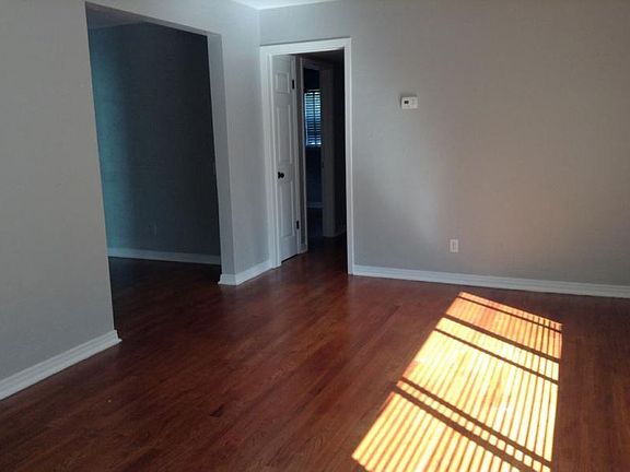 3rd image of 3019 Wessex St