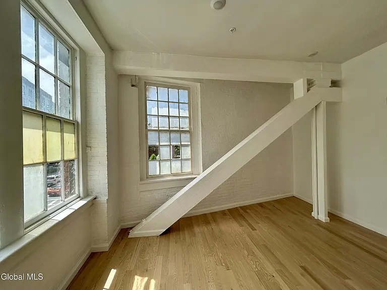 155 River St #2D — Photo 17