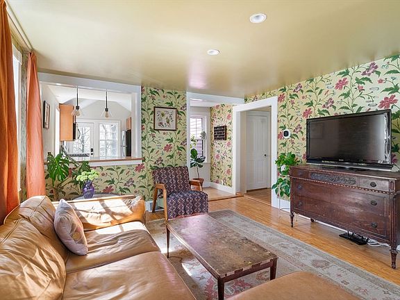 3rd image of 75 School St