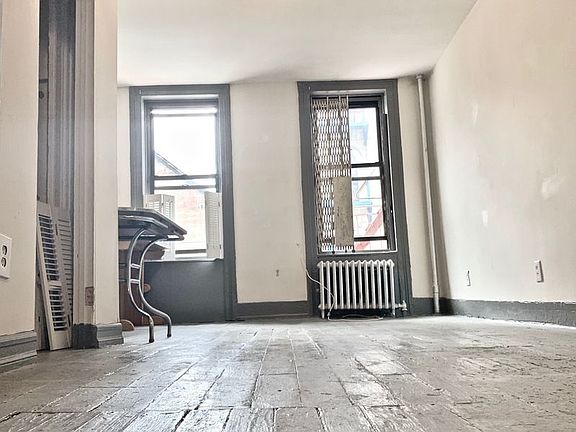 4th image of 176 Suffolk St APT 2A