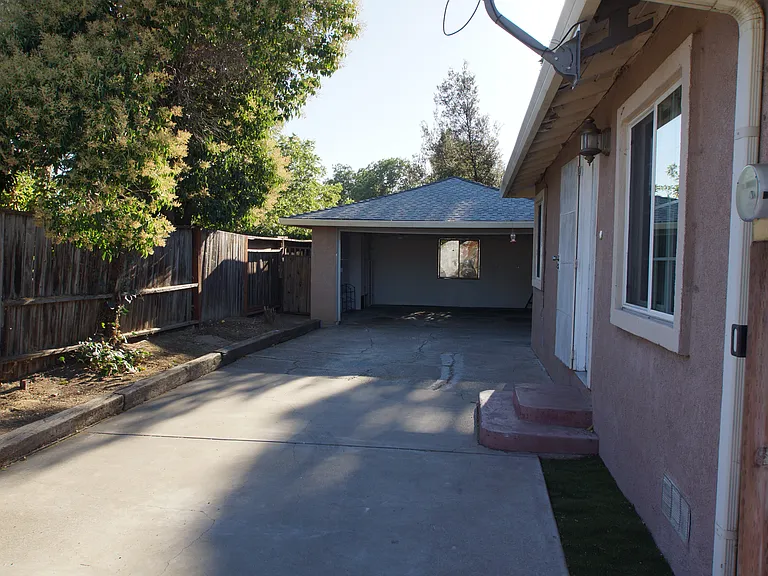 1606 Marie Ave — Photo 5