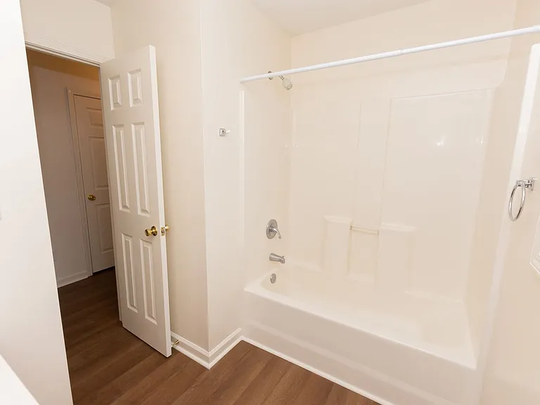 241 Lakewood Dr — Photo 16