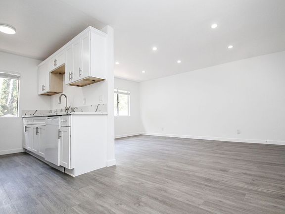 4th image of 123 N Maple St #125D