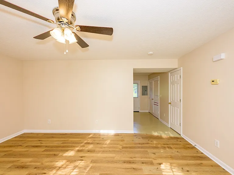 106 Keith Ct — Photo 6