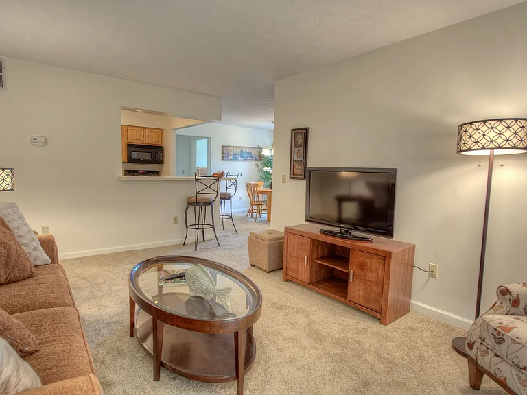 Stillwaters, Hickory Grove Apartments — Photo 8