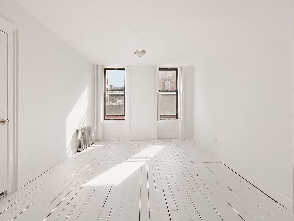 2nd image of 151 Grand St APT 4