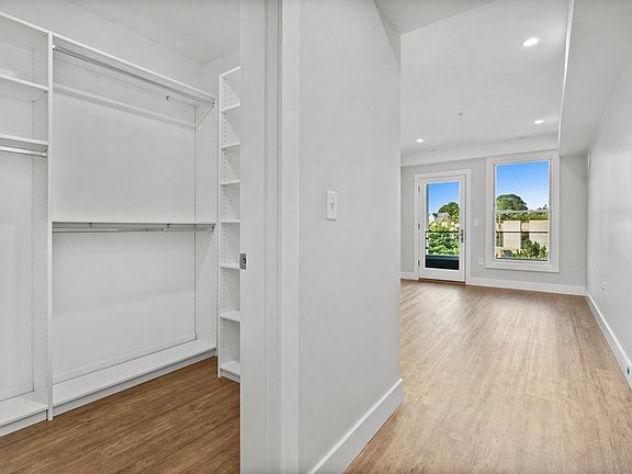 5th image of 135 Hancock St #10