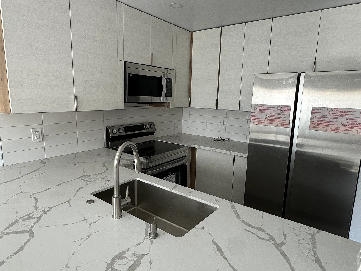 2 bed, 896 sqft, $2,500 — Photo 2