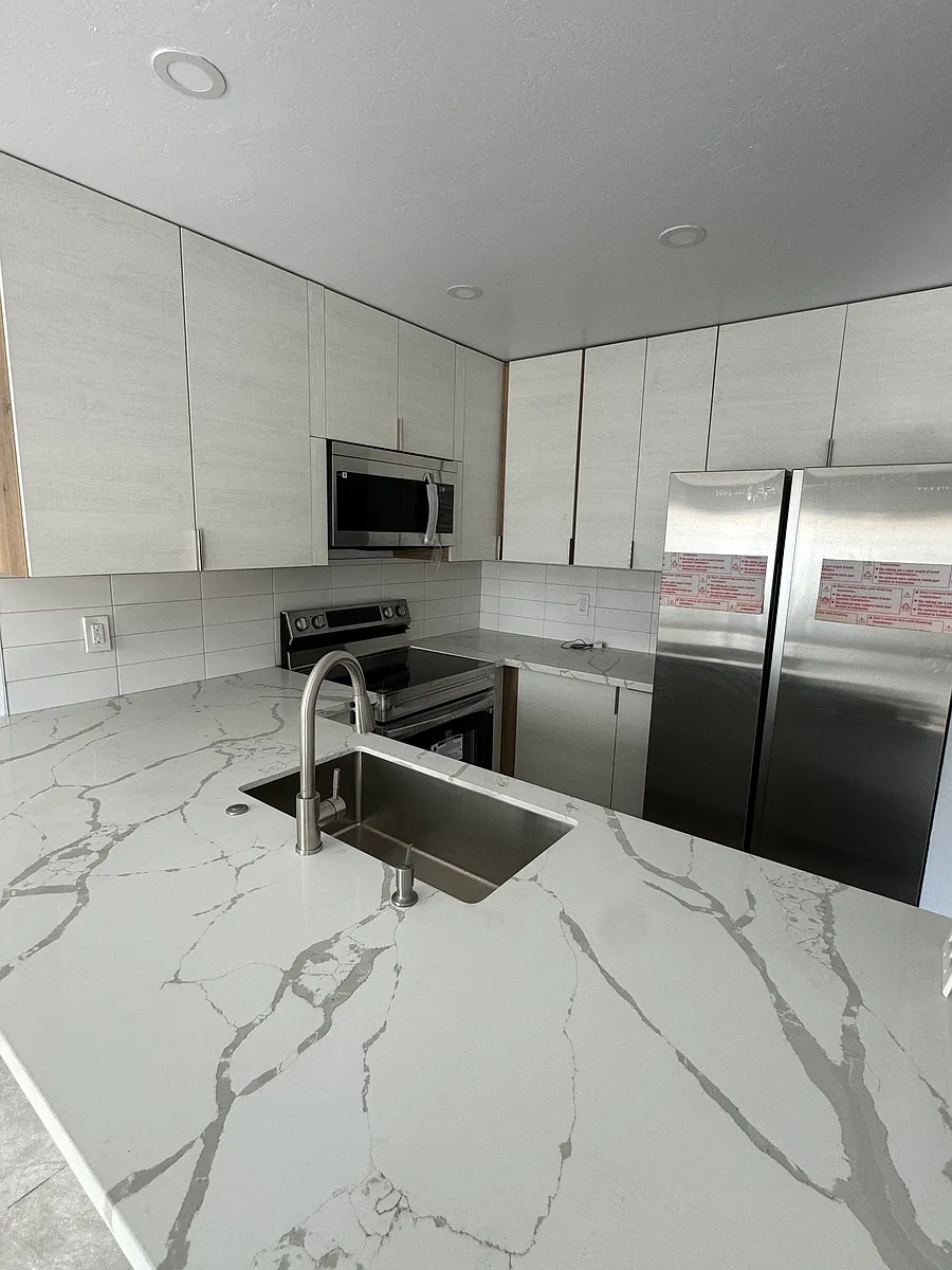 Building Photo - 589 N Johnson Ave N #113