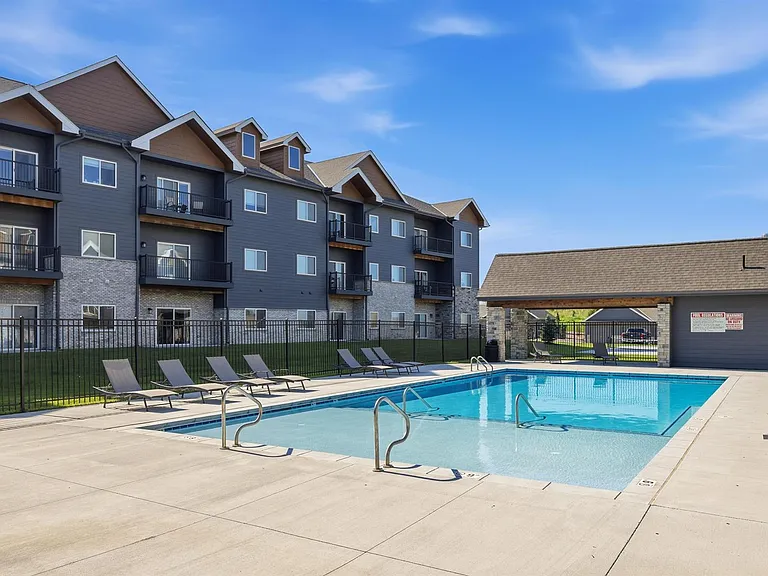 The Creek Apartments — Photo 8