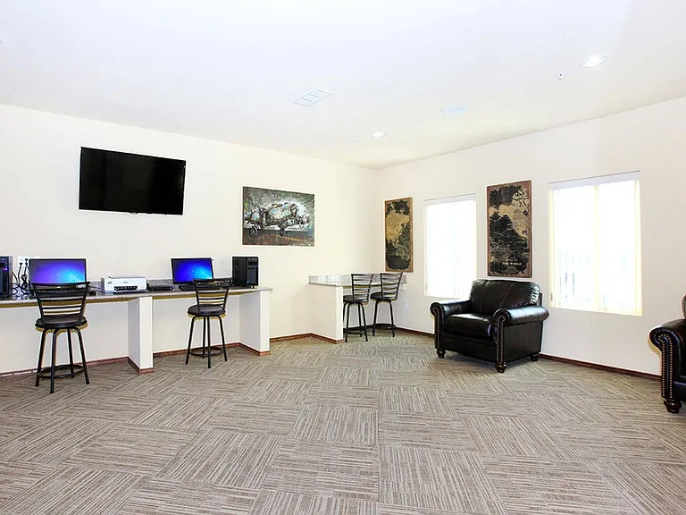 Raintree Apartments — Photo 19