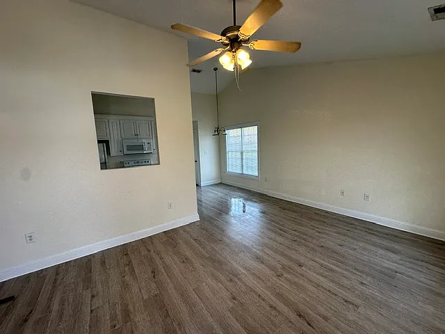 3 bed, $1,395 — Photo 4