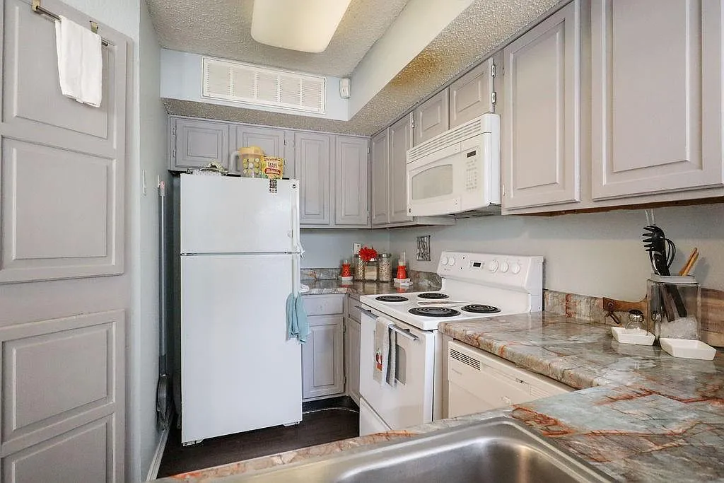 2 bed, 894 sqft, $1,425 — Photo 4