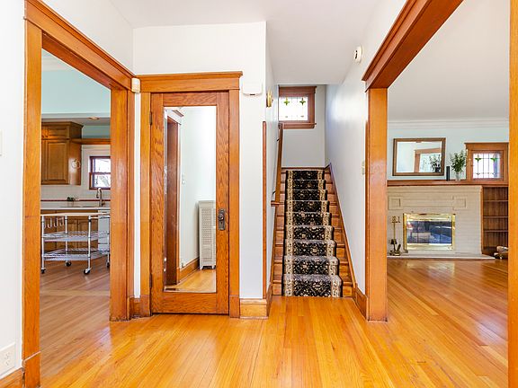 2nd image of 600 Clinton Pl