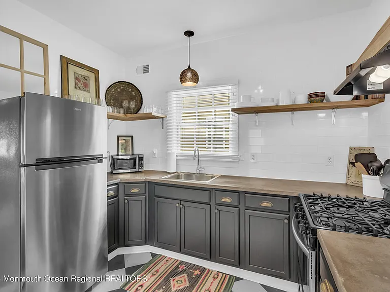 237 Bay Ave — Photo 15
