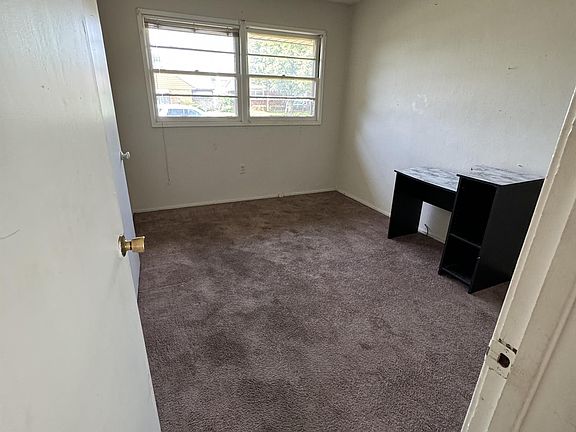 5th image of 611 W 15th St