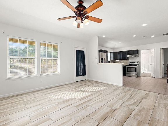 4th image of 10465 Royal York Dr