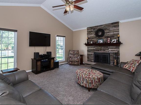 3rd image of 29 Kingston Dr