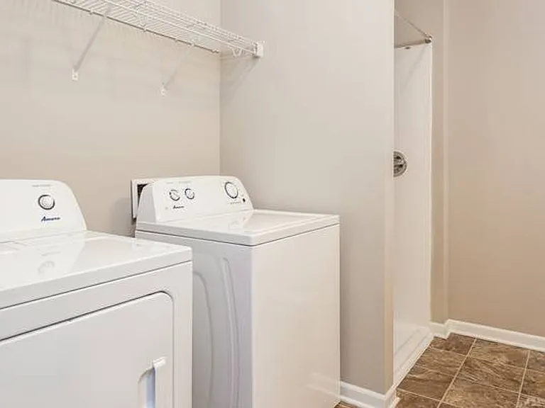2314 E Porter Ave — Photo 9