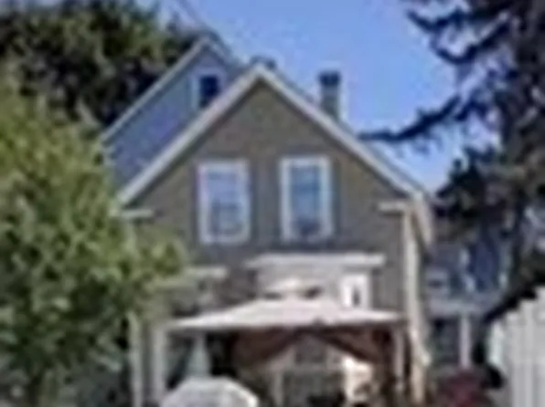 45 W 4th St, Lowell, MA 01850