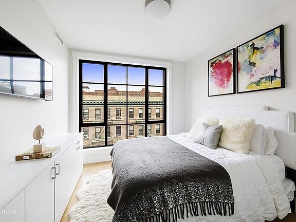 4th image of 536 E 13th St #Penthouse