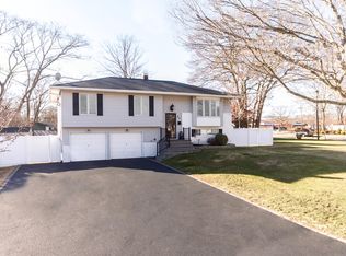 66 Rock Rd, Islip Terrace, NY 11752
