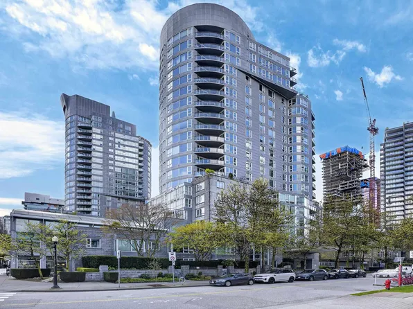 560 Cardero St #305, Vancouver, BC V6G 3E9